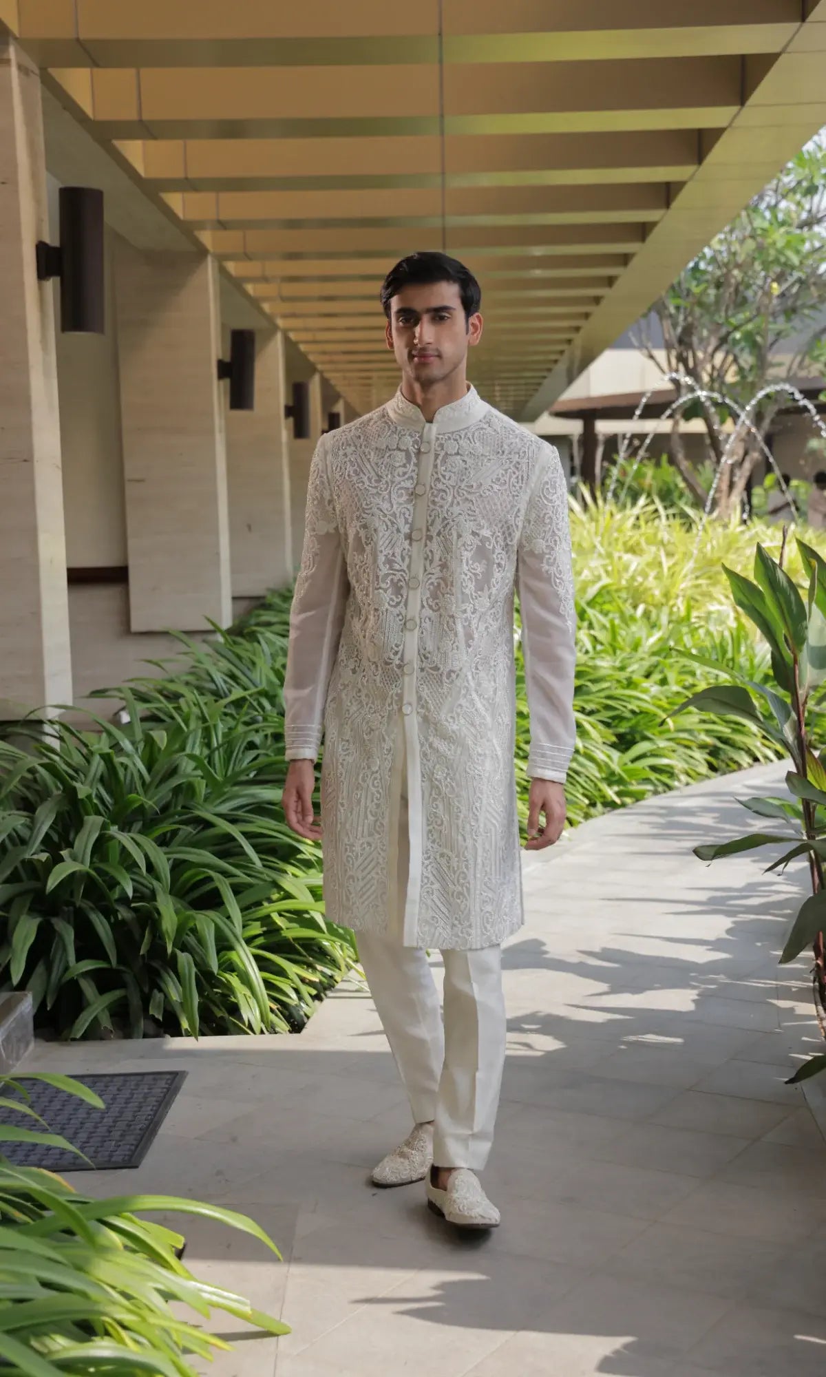Sherwani Men