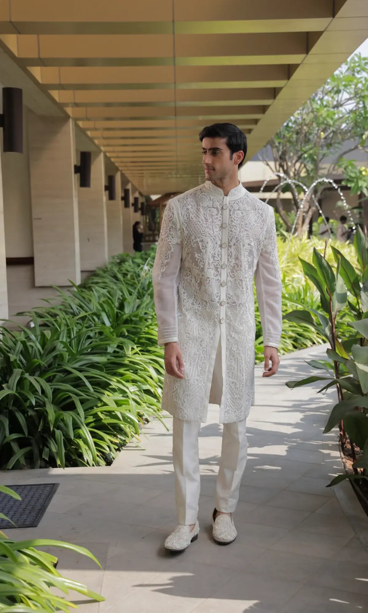 Sherwani Men