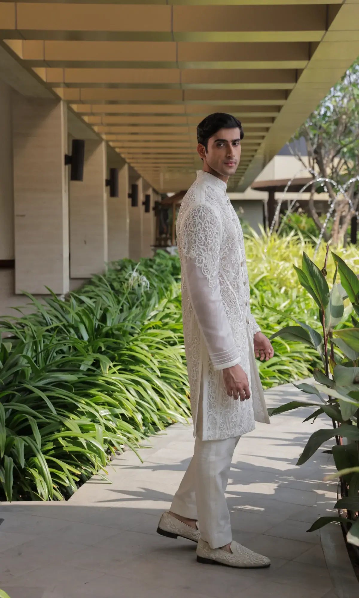 Sherwani Men